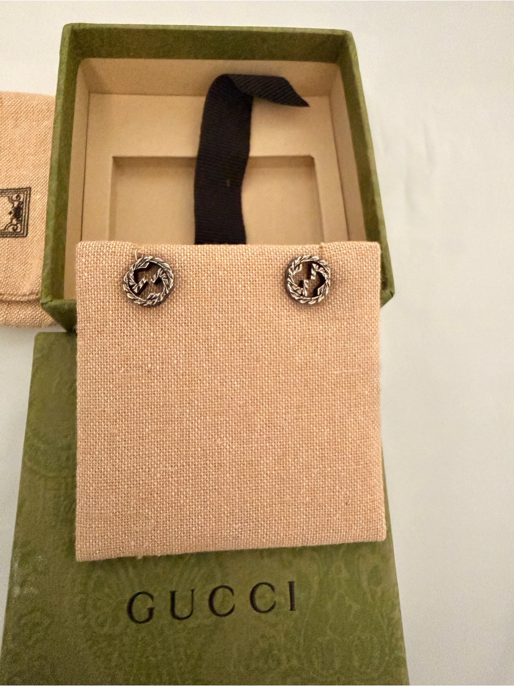 Gucci Silver Interlocking G Rope-Edge Earrings. - Picture 2 of 4